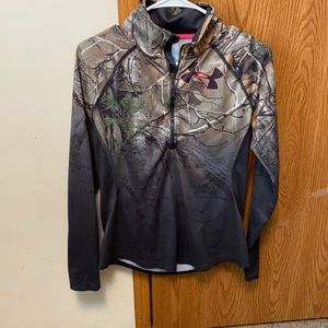 Women’s Under Armour camo pull over